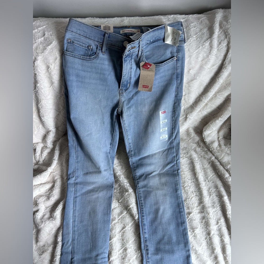 Light blue no rips Levi’s jeans
